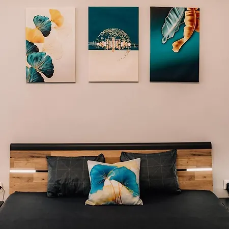 Lorey Apartment *